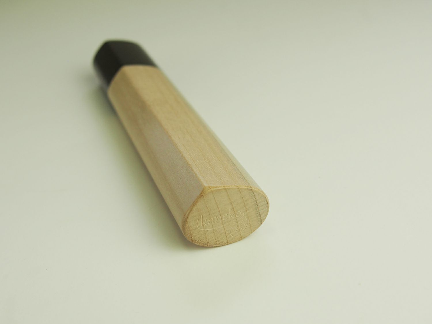 【頑張って送料無料！】【燕三条製】カネコ総業包丁柄黒水牛桂シノギ朴アジ切り4寸710011高級木柄の証、水牛桂水分が染み込みにくい朴製ネコポス配送のため代引き、日時指定不可